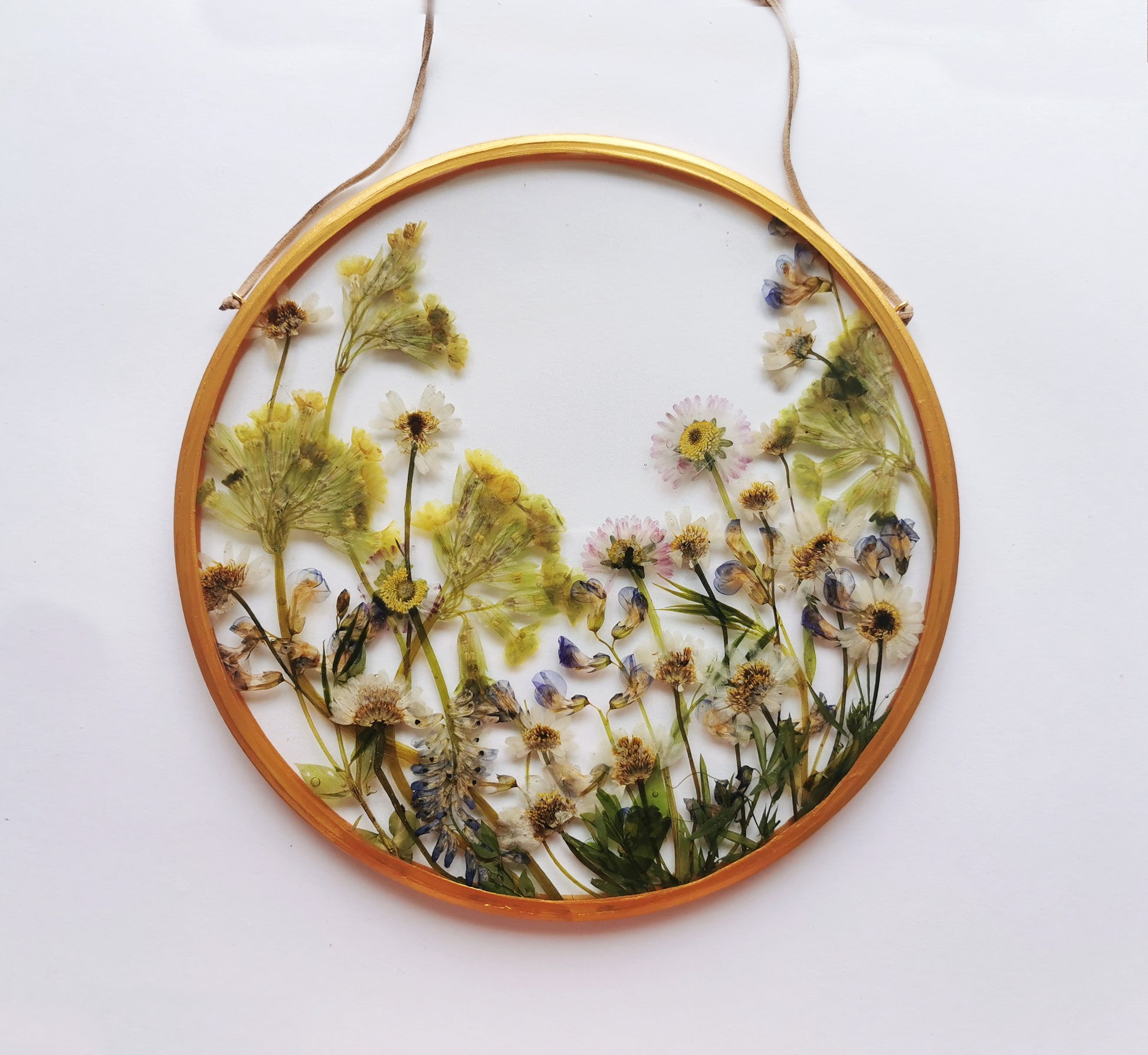Dried flower frame, Resin round frame with pressed flower fr