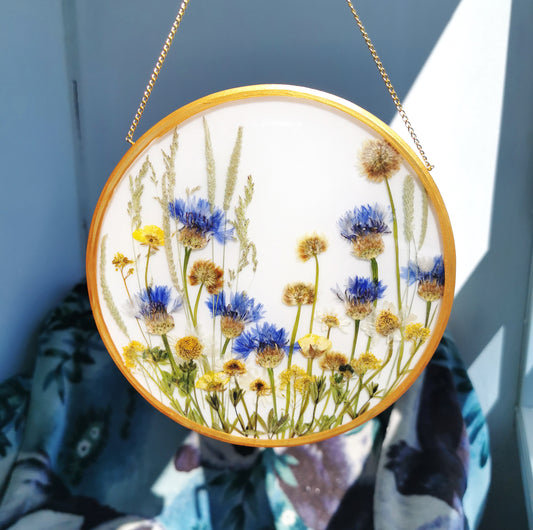 Dried flower art round frame with pressed flowers