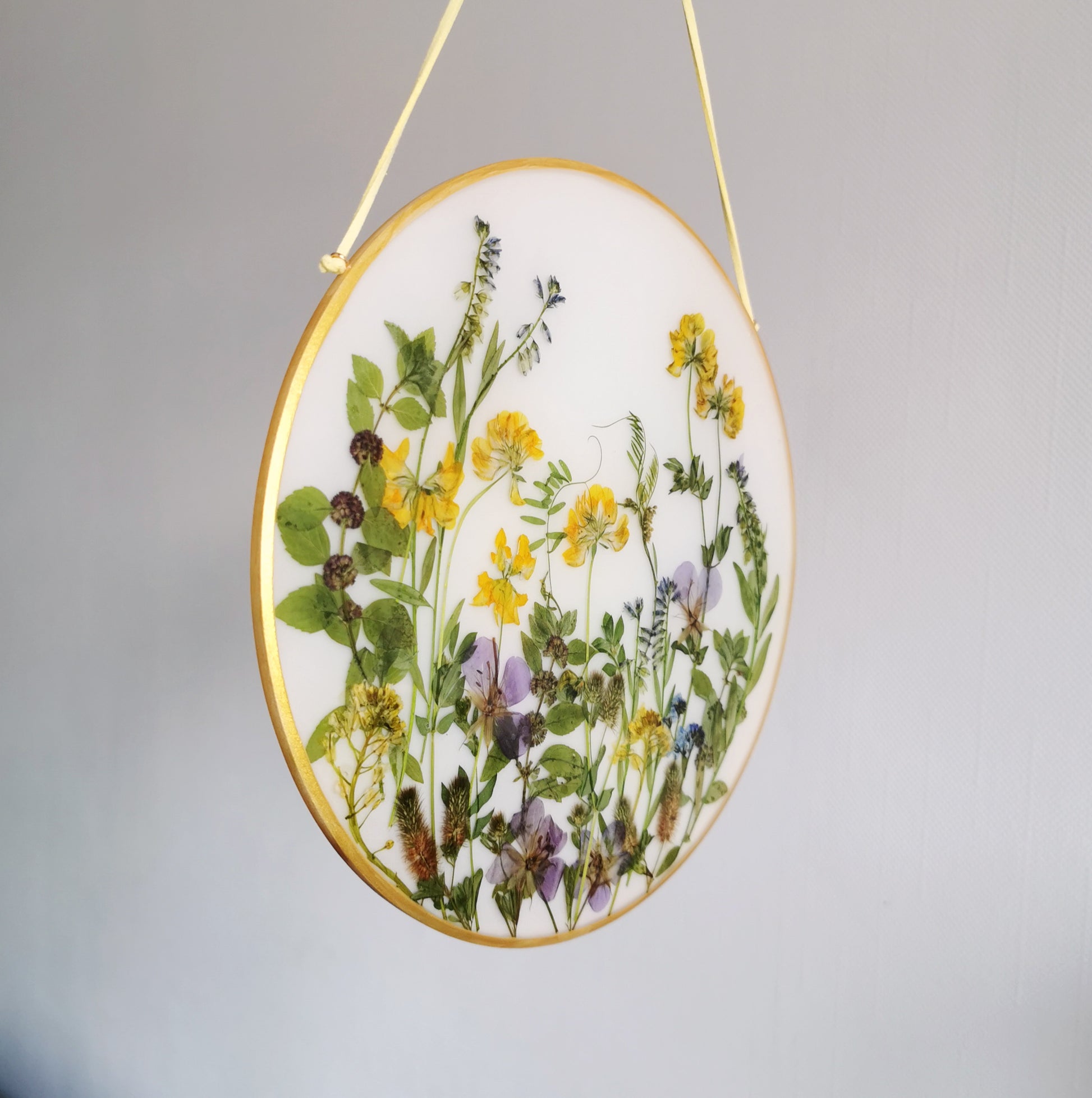 Framed pressed flower in resin hanging frame pressed flower decor –  MushroomsOnTheMoon